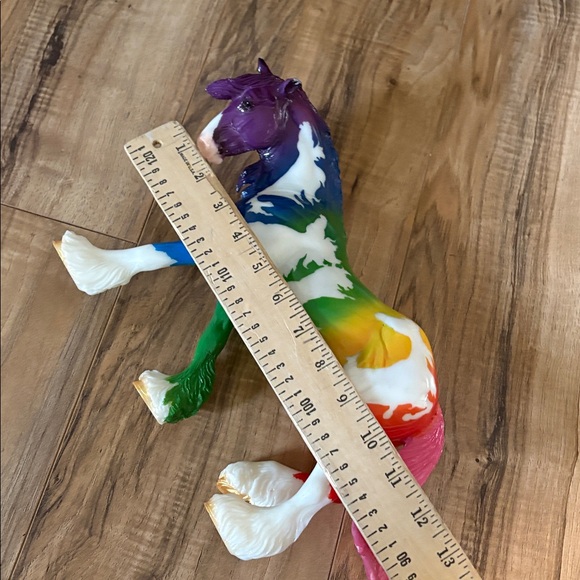 Breyer Equidae Rainbow Decorator model horse - Picture 9 of 10